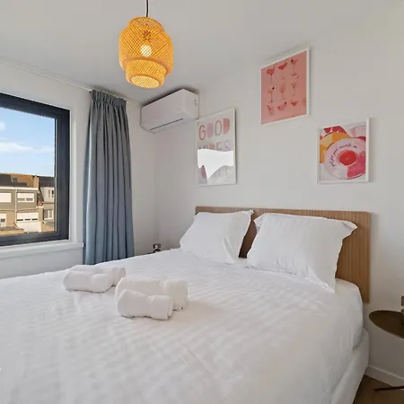 Holiday home Oostwest - Ruime Woning Met Tuin Nabij